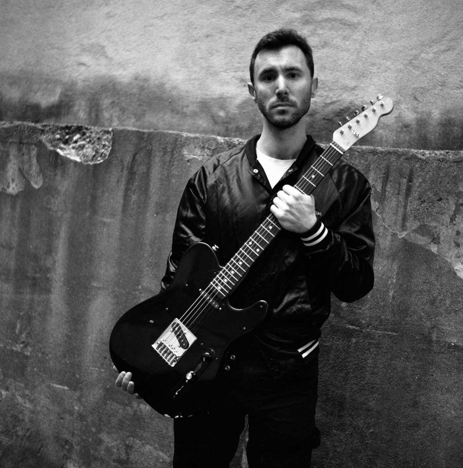 Eli Winter with guitar